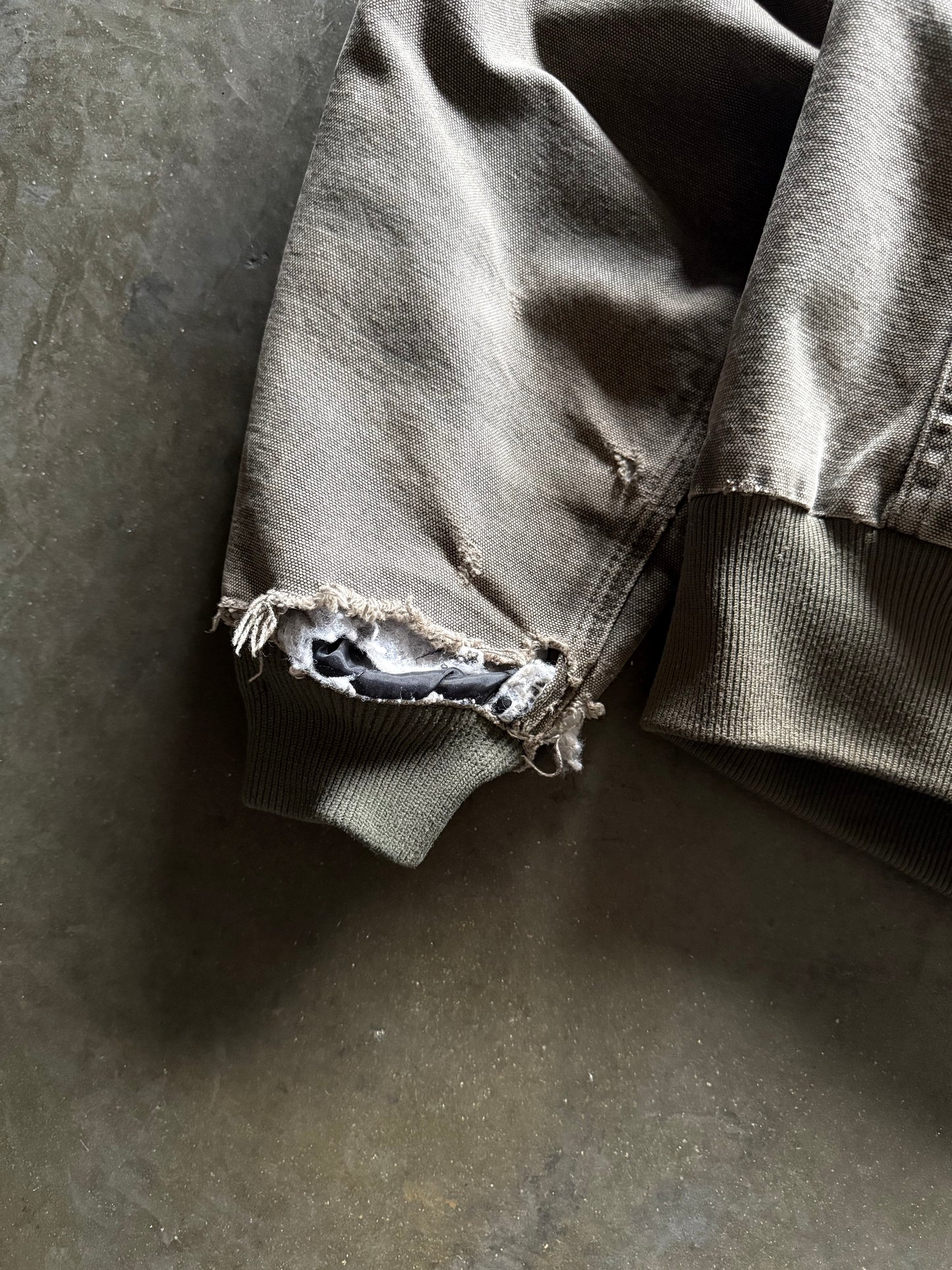 2000’s Faded & Distressed Carhartt Zip Up Jacket